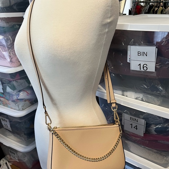 Michael Kors Beige Crossbody Bag with Gold Chain - Picture 5 of 6